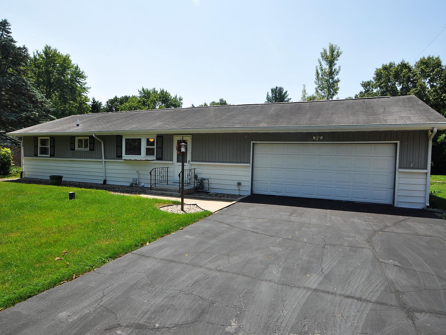 26401 Redfield St, Edwardsburg, MI 49112 Zillow