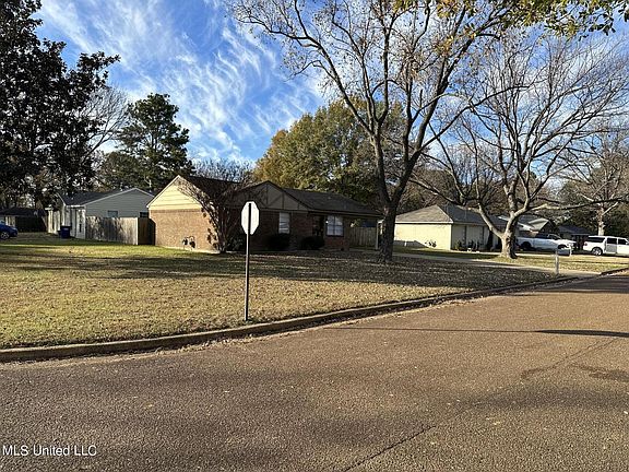 3rd image of 2814 Normandy Dr