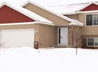 335 Horizon Dr, Le Center, MN 56057