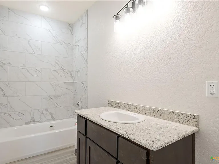508 Adley Ave — Photo 8