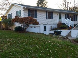 1118 Clearview Dr, Oskaloosa, IA 52577