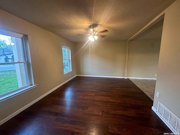 2nd image of 4402 LAKEWOOD DR