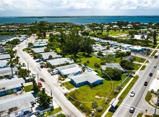 401 63rd St, Bradenton Beach, FL 34217