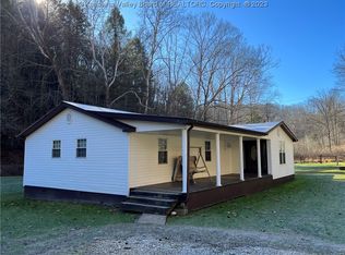 824 Left Fork Leatherwood Rd, Clendenin, WV 25045
