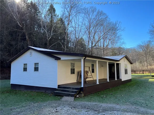 824 Left Fork Leatherwood Rd, Clendenin, WV 25045