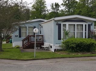 8 Lois Ln, Chardon, OH 44024