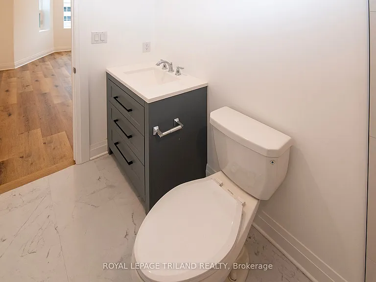 425 Dundas St #201 — Photo 10