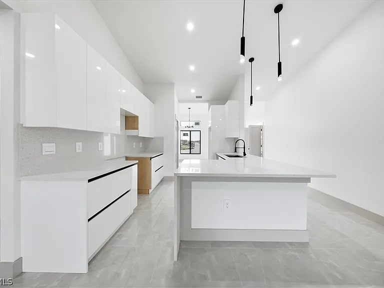 541 Chalet Ave S — Photo 24