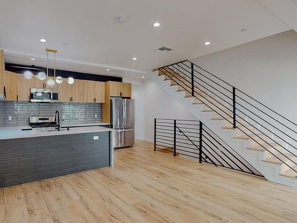 1st image of 16012 Cantlay St #1/2