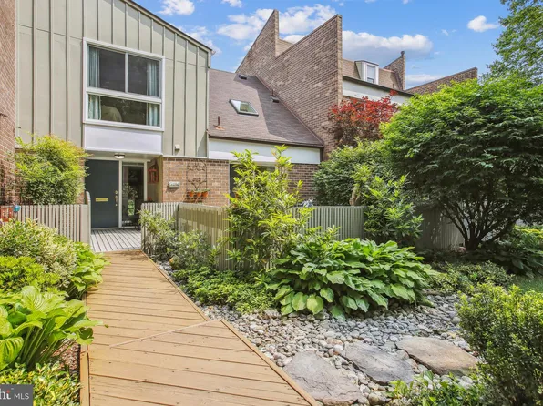 11436 Links Dr, Reston, VA 20190