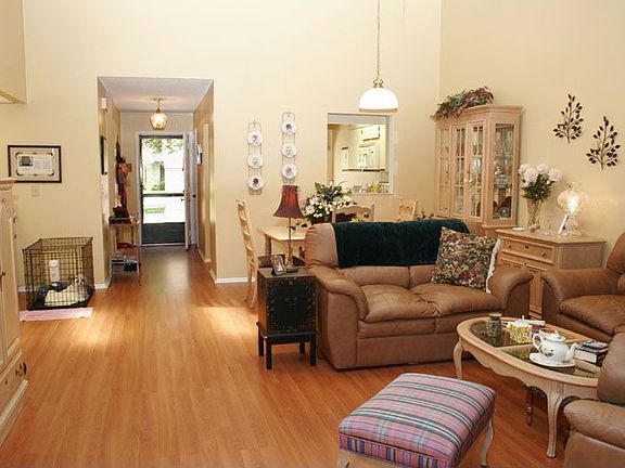 5th image of 524 Albany Pl