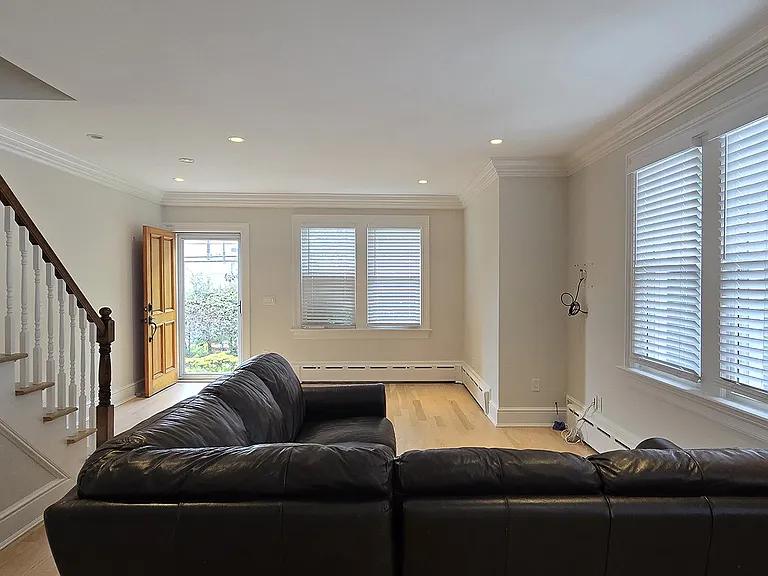 189 Henry St #A — Photo 9