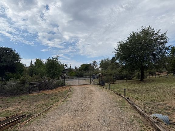3rd image of 2490 W Glenshandra Dr