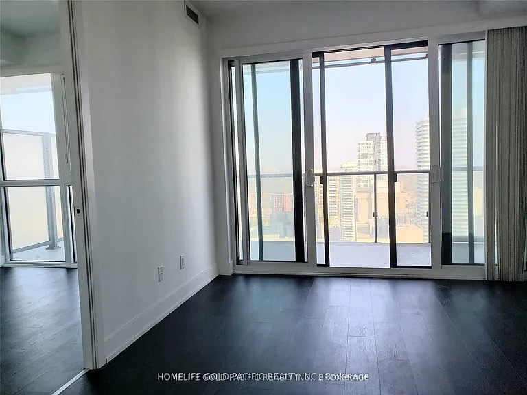 7 Grenville St #3406 — Photo 8