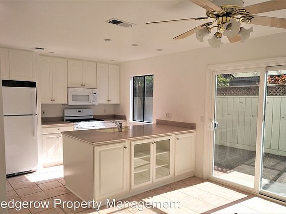 5th image of 1090 Mariposa Ln