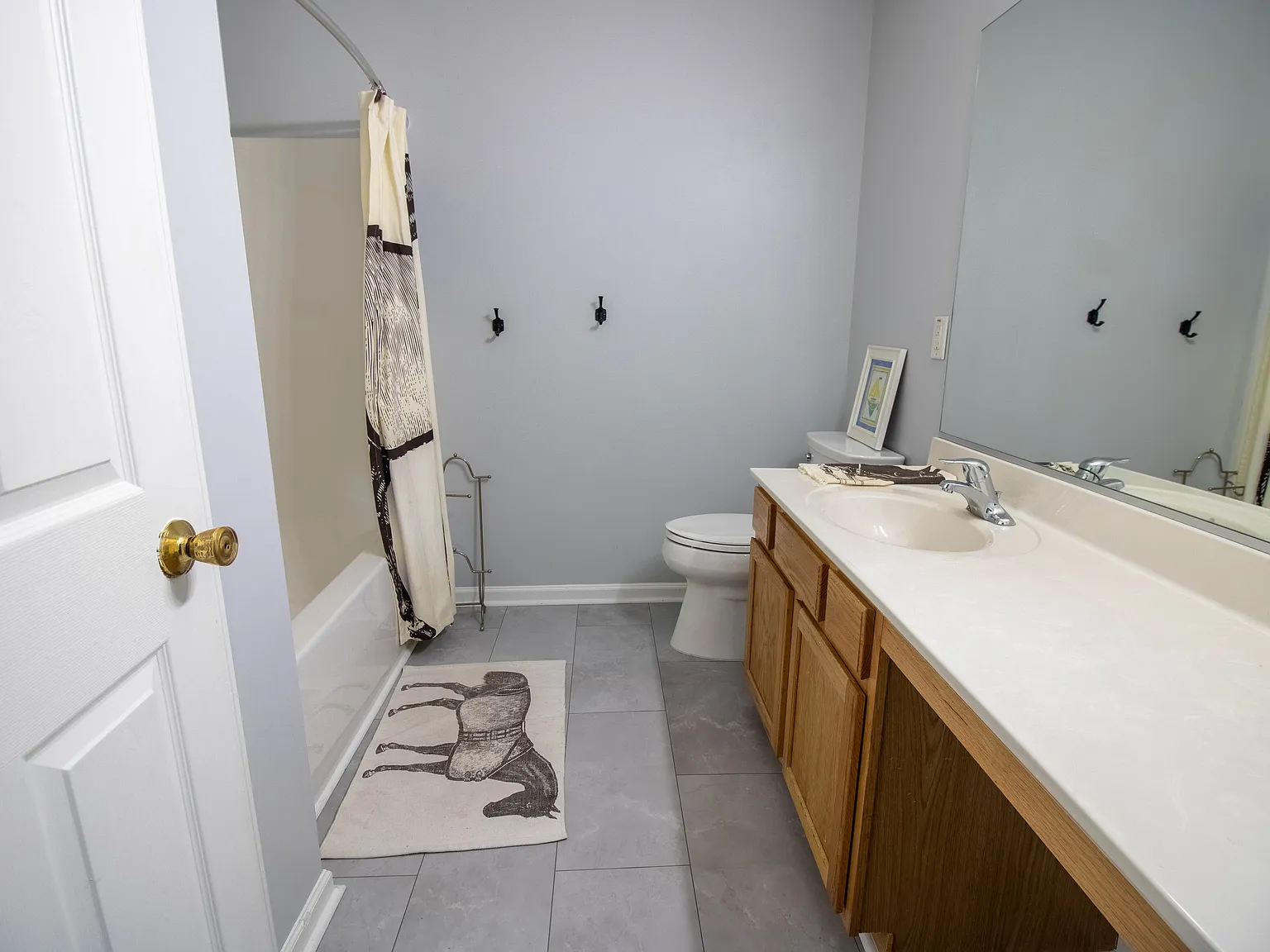 1 bed, 2800 sqft, $1,100 — Photo 3