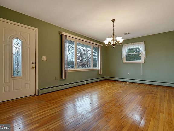 2nd image of 816 Arlington Ave