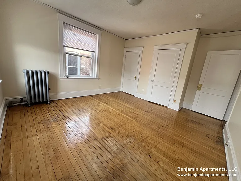 8 Barrows St #5 — Photo 4