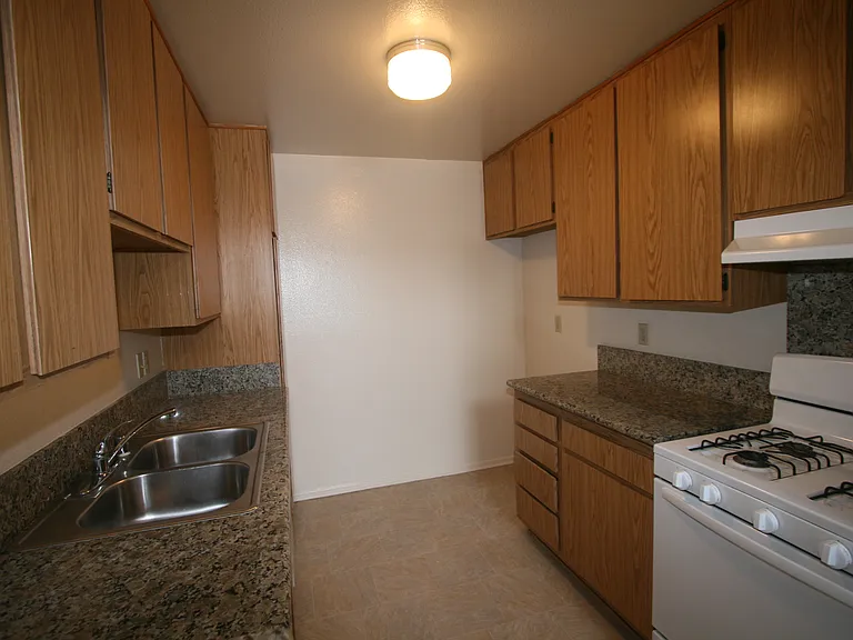 3637 Clarington Ave #202 — Photo 61