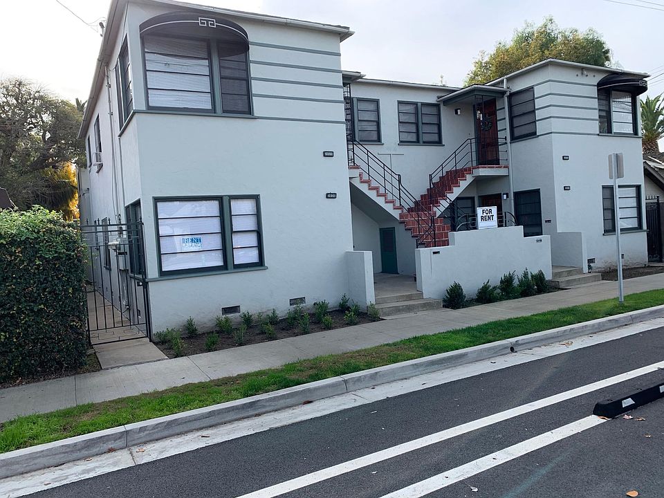 Building frontage in Broadway