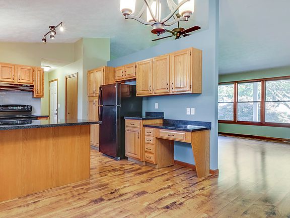 4th image of 286 E Meadow Ct