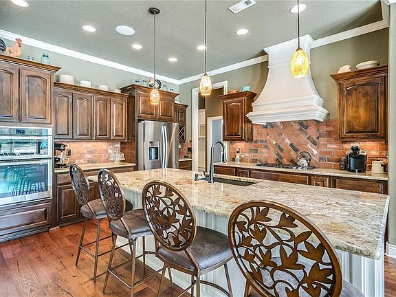 4th image of 5623 S Chadwick Dr