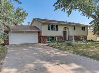 933 Cobb Rd, Shoreview, MN 55126