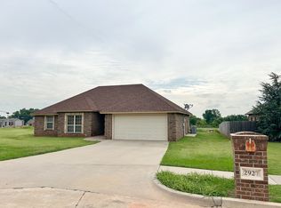 2927 Alli Cir, Chickasha, OK 73018