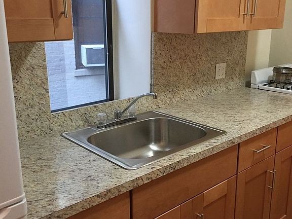 5th image of 230 Saint James Pl APT 1A