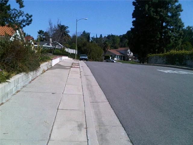 2nd image of 16439 Barneston St