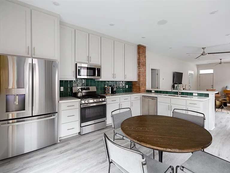 3209 Avenue P 1/2 — Photo 9