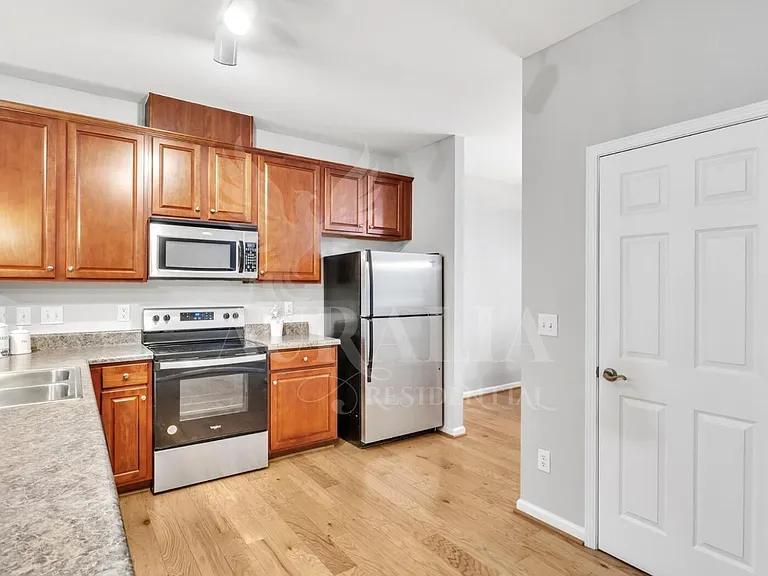 255 Hampshire Downs Dr — Photo 10