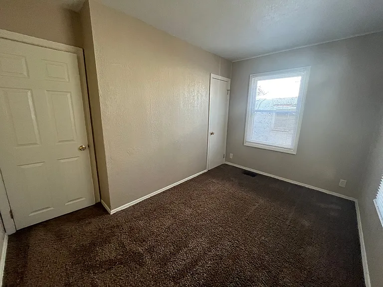 1236 Scott Ave — Photo 10