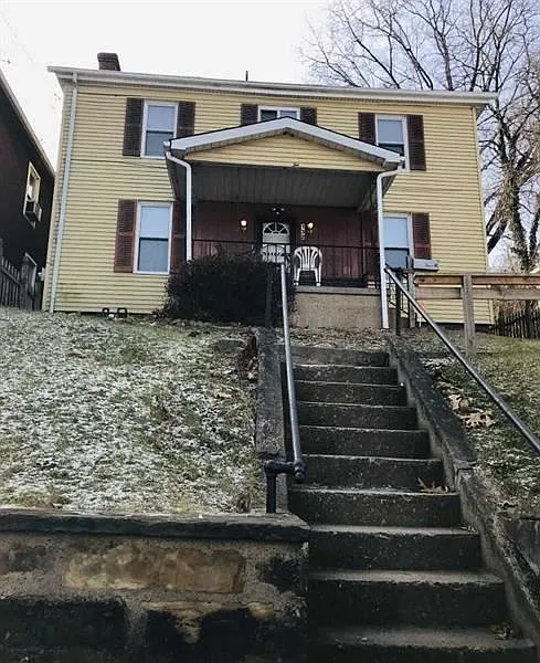 132 Chess St photo 1