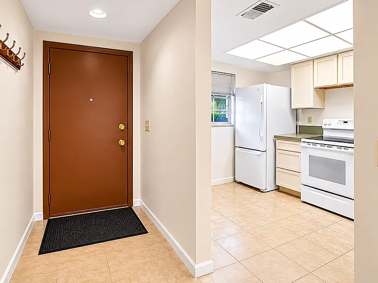 3118 Sir Hamilton Cir #4 — Photo 7