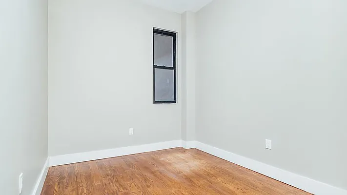 Rented by EXR | media 12