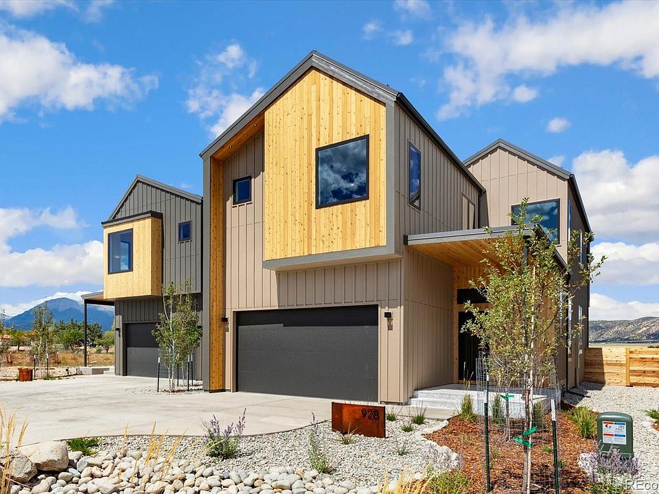 1st image of 928 Crestone Avenue