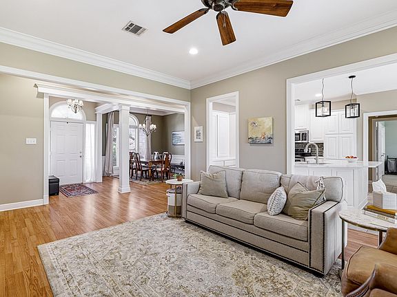 5th image of 136 Watson Cir