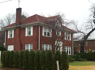 29 Rosalind Pl, Lawrence, NY 11559