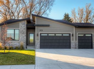 901 Hazelnut Ct, Norwalk, IA 50211
