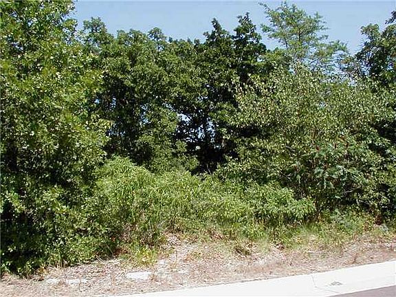 3rd image of 1832 Redbud Creek Cir #10