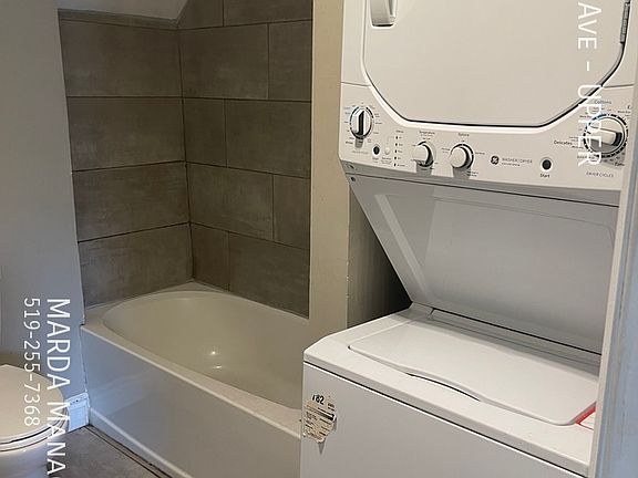 4th image of 369 McKay Ave