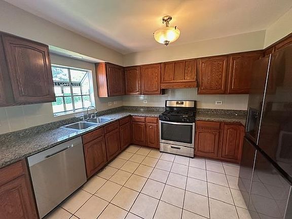 3rd image of 152 Constitution Dr