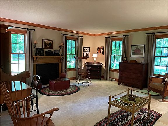 2nd image of 4425 Forest Glen Dr
