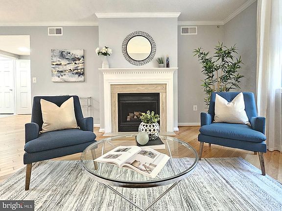 4th image of 3835 9th St #102W