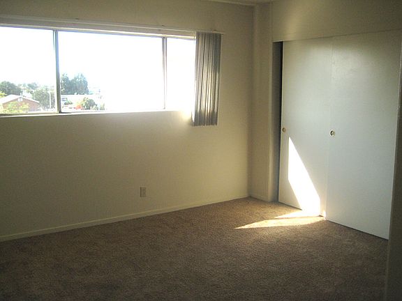 5th image of 200 W Arbor Vitae St APT 12