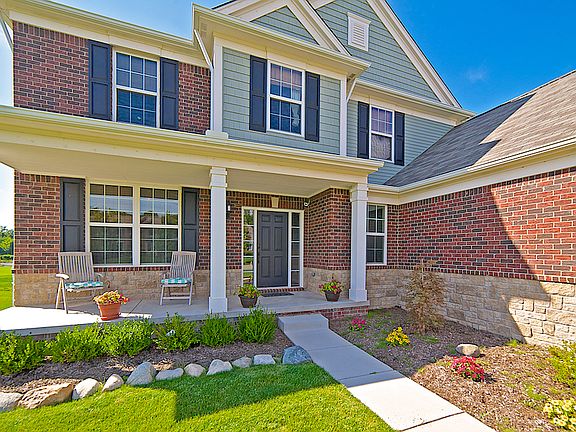 3rd image of 3204 Woodview Cir