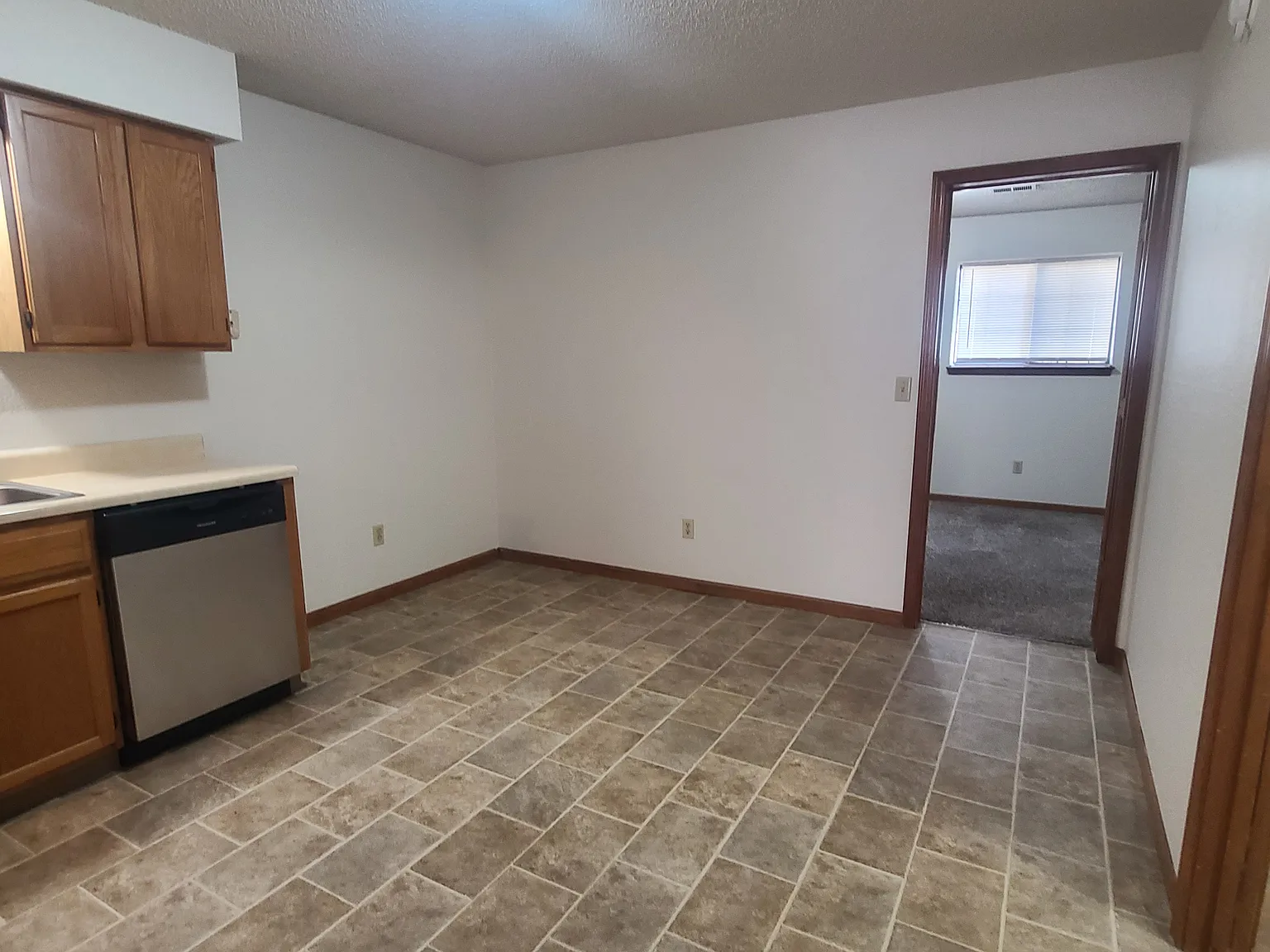 1 bed, 800 sqft, $795 — Photo 2