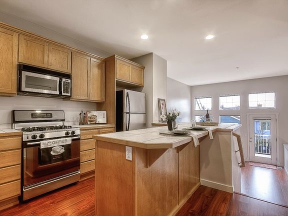 3rd image of 1557 NE Joshua Tree Ln #1557