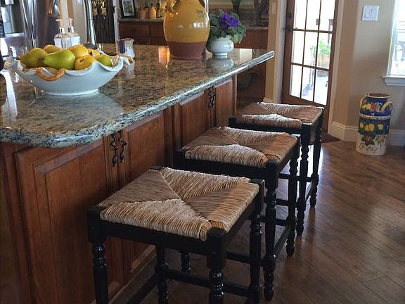 Kitchen island bar